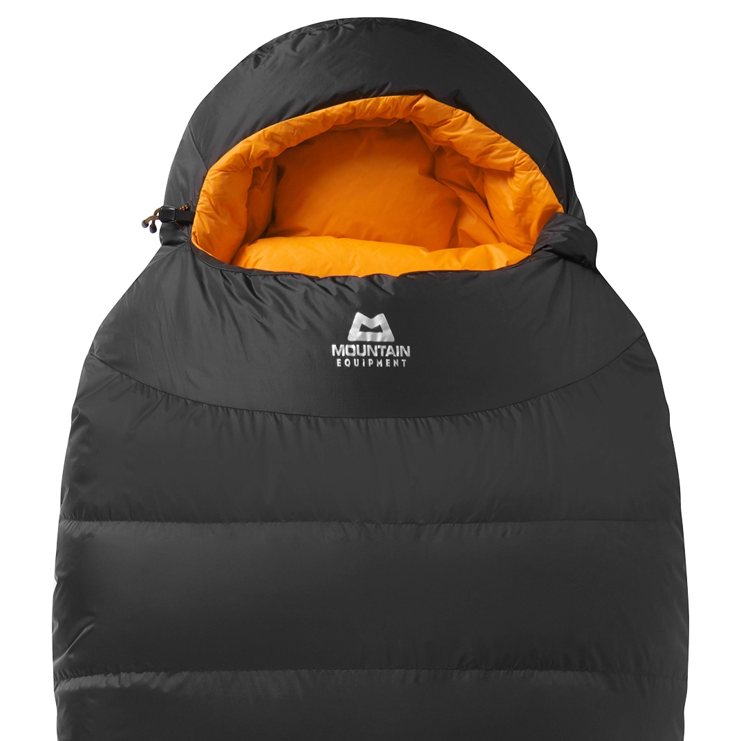 Vinterpose i dun Mountain Equipment Glacier 1000 Obsidian